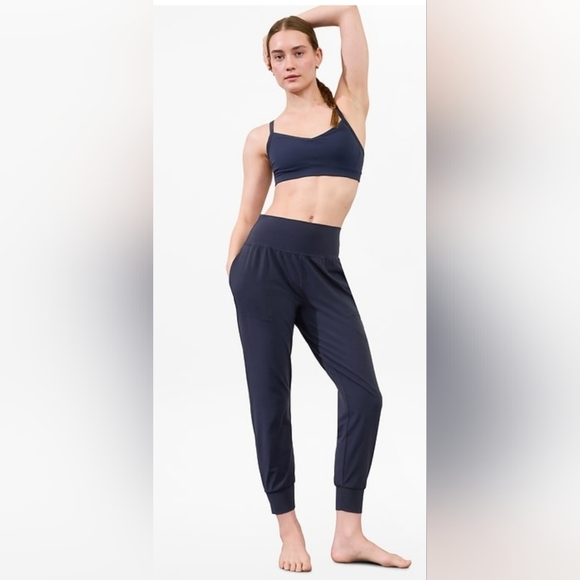 Athleta Salutation Jogger in Powervita Navy Blue Size Medium EUC - Picture 1 of 8